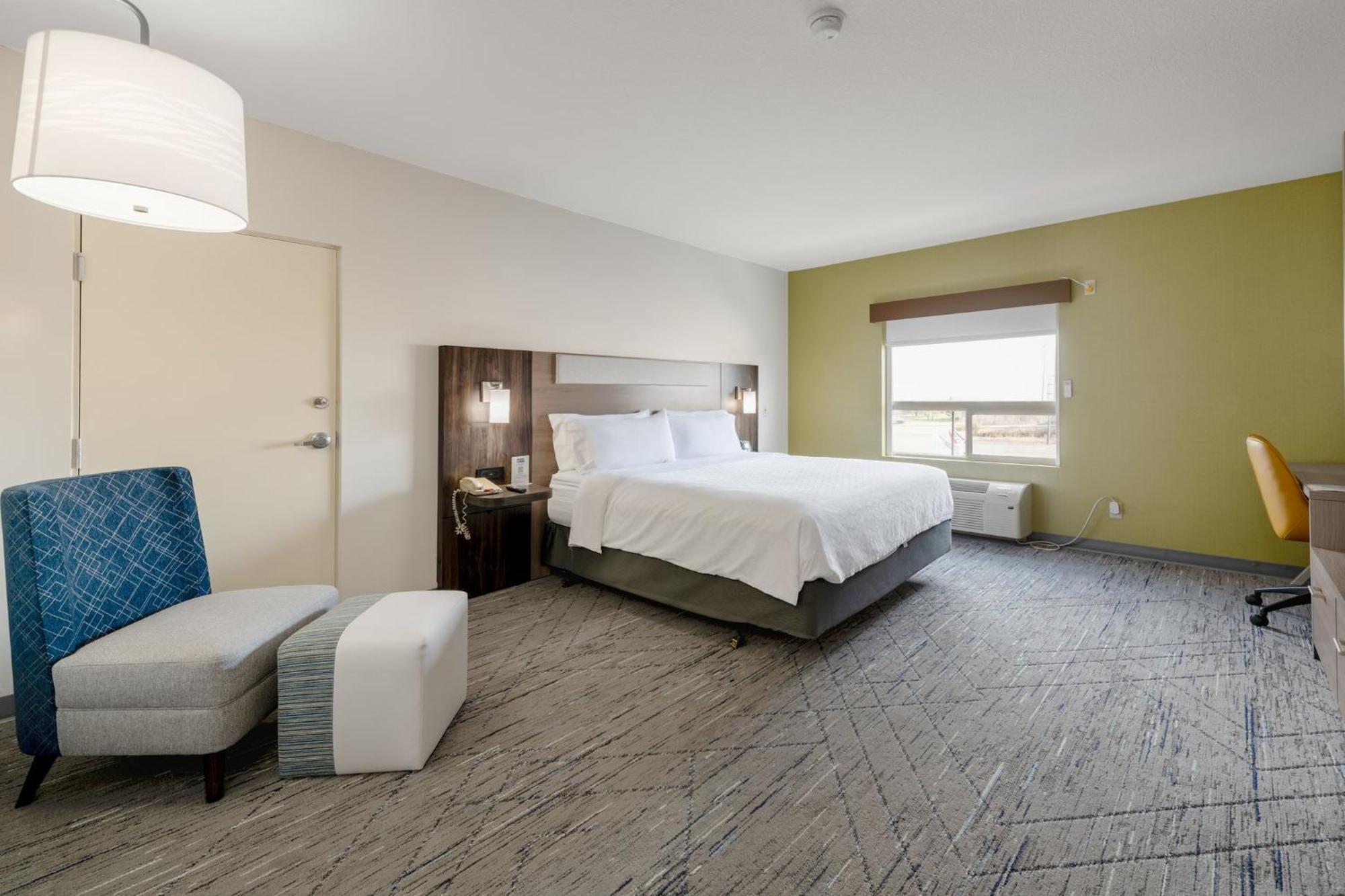 Holiday Inn Express Hotel & Suites-Edmonton South, An Ihg Hotel Екстериор снимка