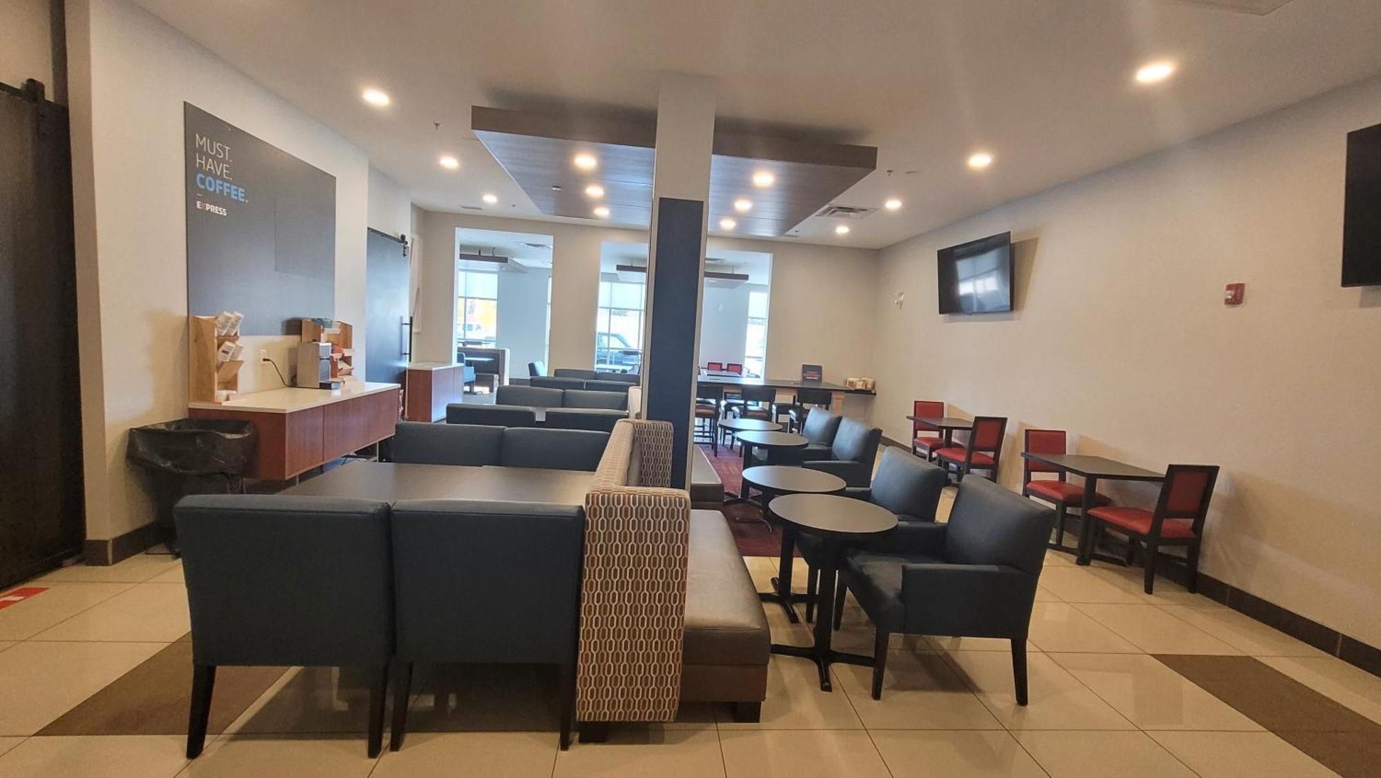 Holiday Inn Express Hotel & Suites-Edmonton South, An Ihg Hotel Екстериор снимка