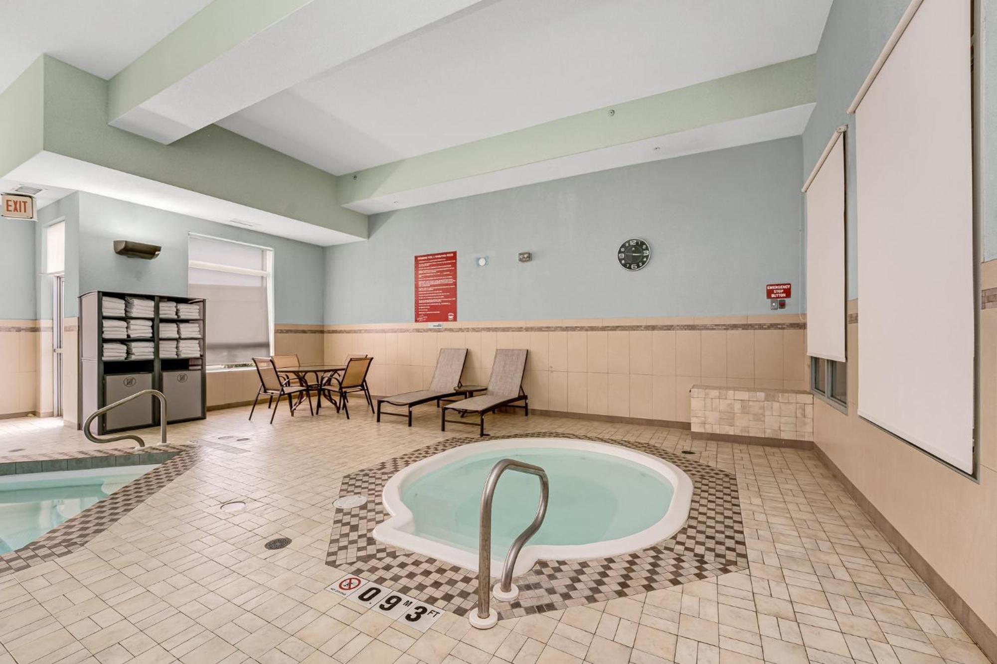 Holiday Inn Express Hotel & Suites-Edmonton South, An Ihg Hotel Екстериор снимка